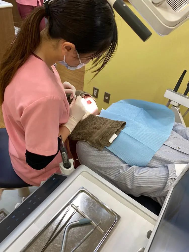 治療をサポートする歯科衛生士